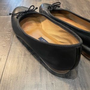 Margaux Demi in black 🥿